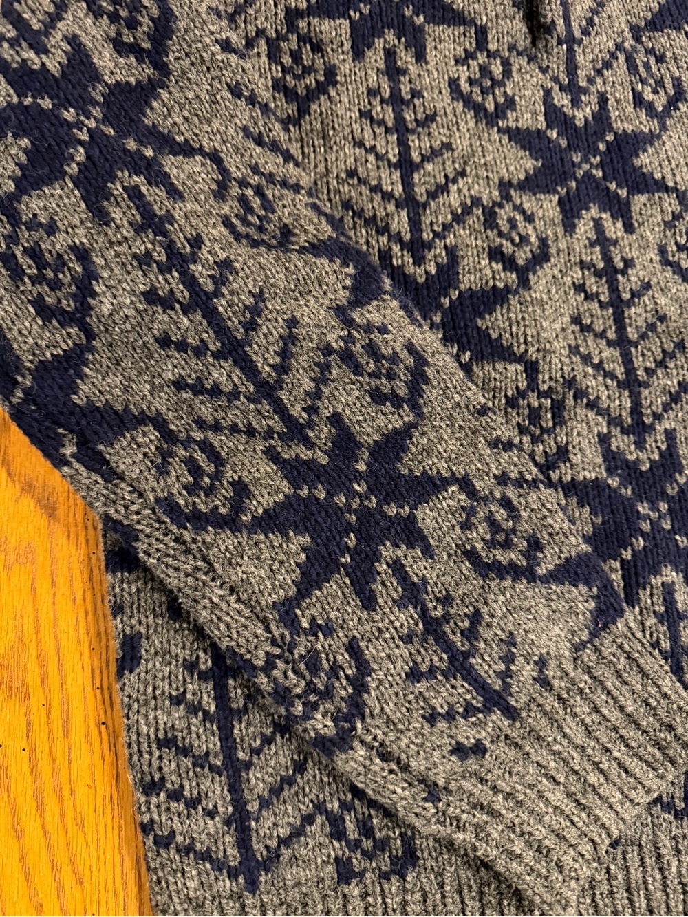 L.L.Bean men’s Fair Isle Henley 100% lambswool Sweater, size medium, grey/navy - Picture 2 of 8